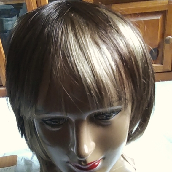 Ladies wig - Picture 12 of 16